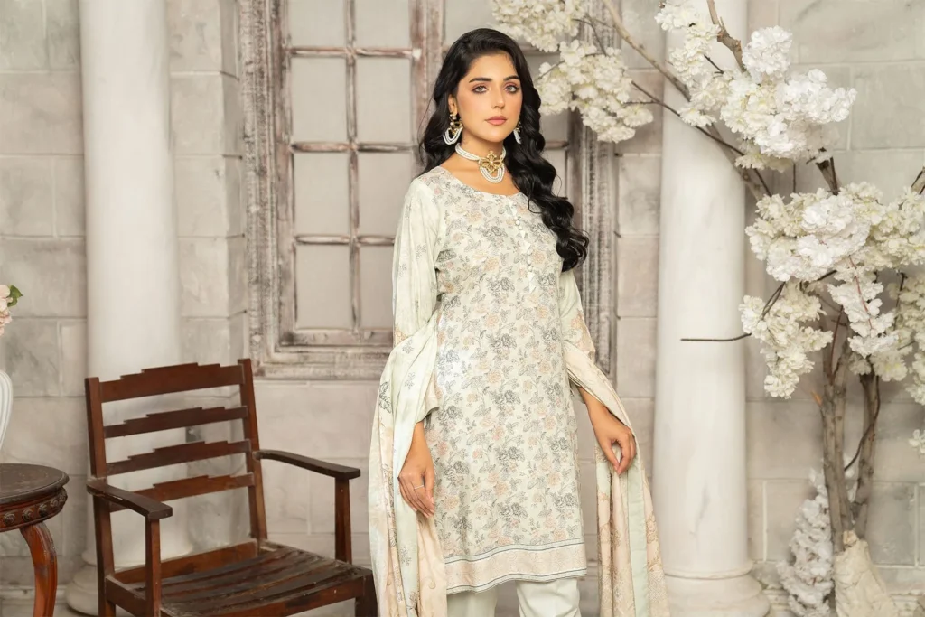 Stylish Dresses for Petite Figures: Essential Fit, Fabric, and Styling Tips
